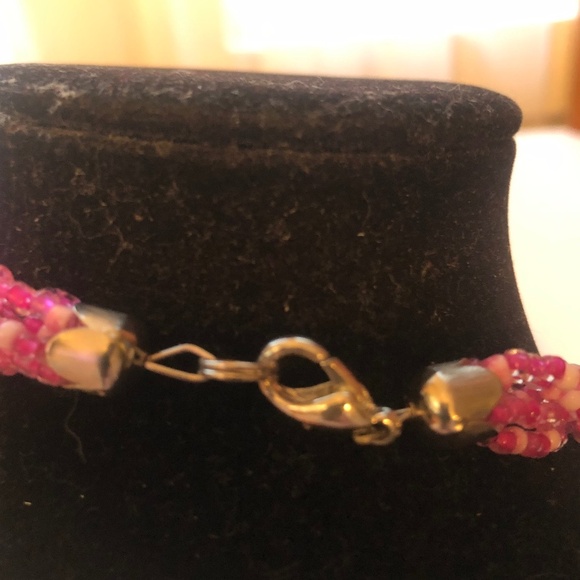 Vintage twisted bead necklace. Pink and white bead strand necklace- preowned - Picture 2 of 6